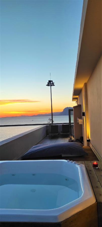 Majestic Penthouse In The Heart Of Patra公寓 外观 照片